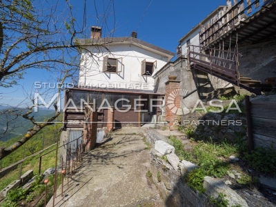 ISOLA DEL CANTONE (GE) - MONTECANNE - Villetta su due piani con giardino Vista Aperta