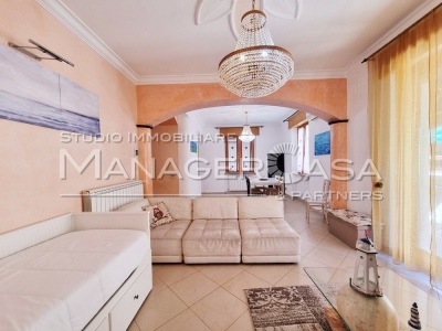 RAPALLO (GE) - Via Trento - piano alto Appartamento 6 vani 103 mq. + cantina