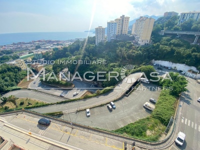 GENOVA Pra - Via E.Montanella - Utimo piano Vista mare + Posto Auto privato